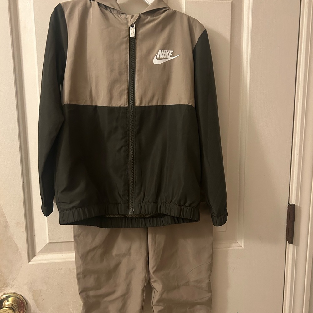 Nike Kids green and tan set